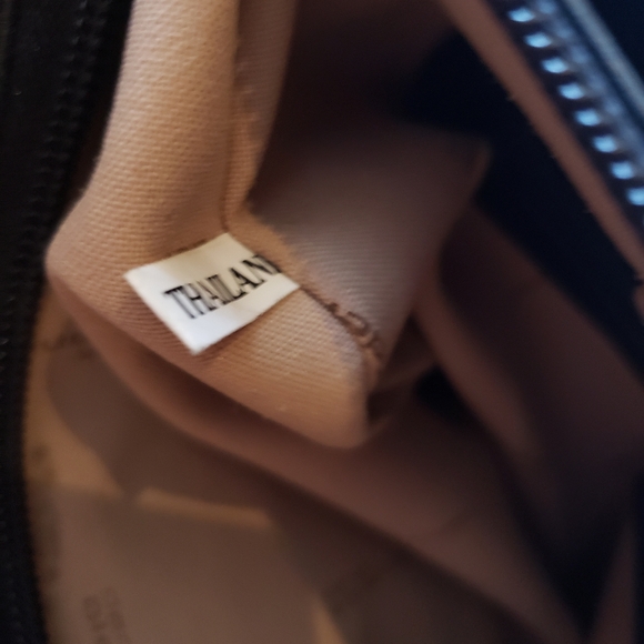 Derek Alexander Leather Central Park Crossbody. - Picture 12 of 13